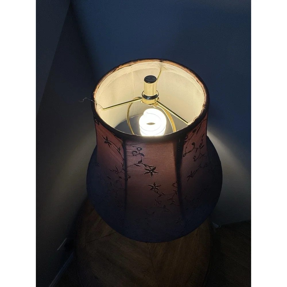 Vintage floral rose table lamp. Stunning. lamp shade. bronze color
